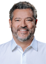 Retrato de MÁRIO HENRIQUE CAIXA