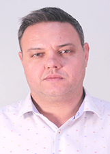Retrato de DR MAX NEVES