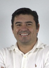 Retrato de RENATO ALMEIDA