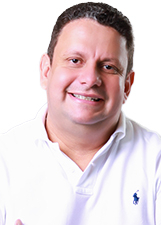 Retrato de LÉO LOPES