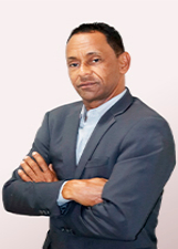 Retrato de ROBERTO LINS