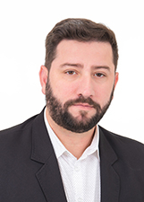 Retrato de DOUGLAS BEROLA