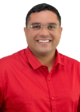 Retrato de MATHEUS ARAÚJO