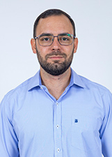 Retrato de LEONARDO CARVALHO